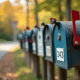 Cluster de boîtes aux lettres rurales au Quebec en plein jour